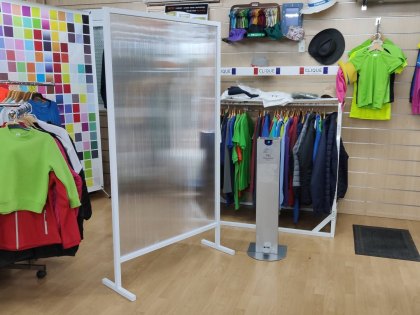 Lavamanos autónomo instalado en cliente